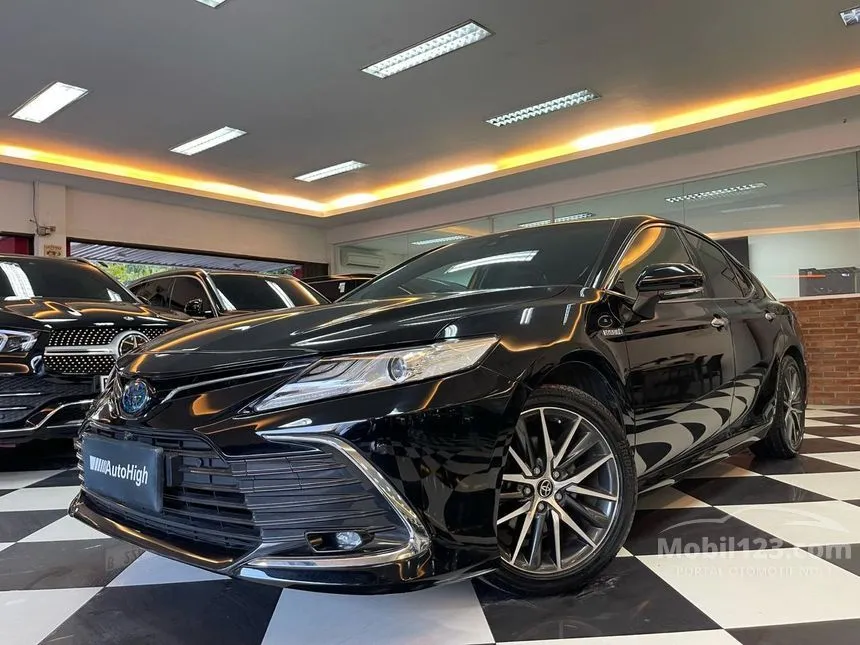 2022 Toyota Camry Hybrid Sedan