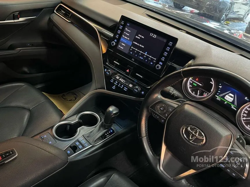 2022 Toyota Camry Hybrid Sedan