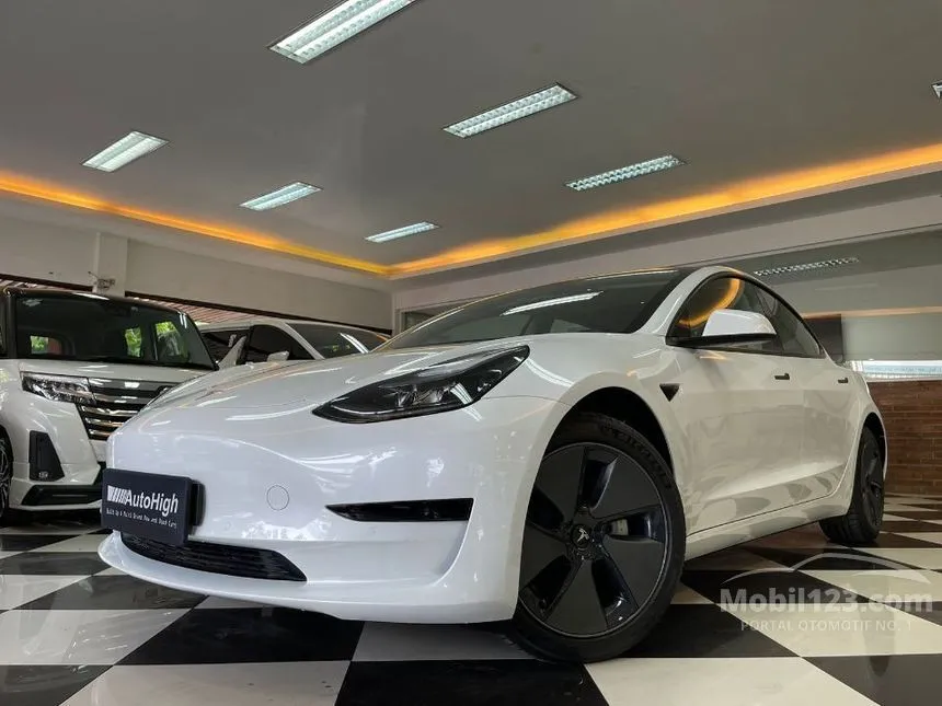 Jual Mobil Tesla Model 3 2022 Standard Range Plus di DKI Jakarta Automatic Sedan Putih Rp 1.550.000.000