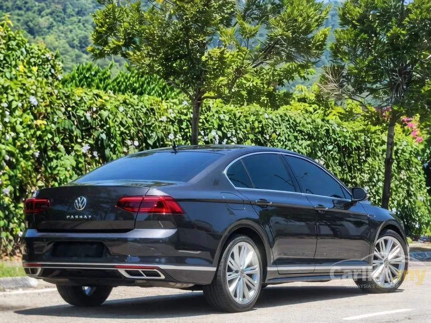 2022 Volkswagen Passat R-Line Sedan