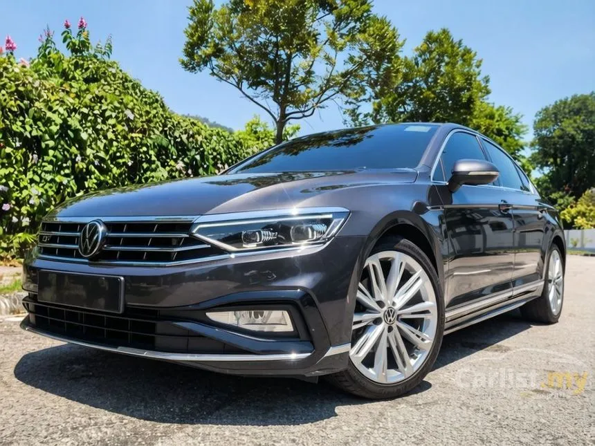 2022 Volkswagen Passat R-Line Sedan