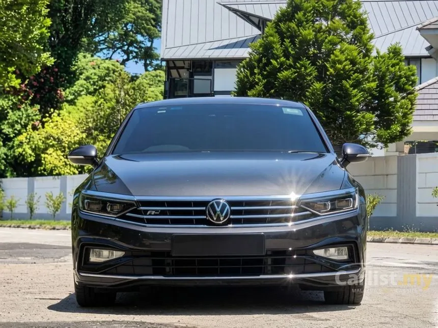 2022 Volkswagen Passat R-Line Sedan