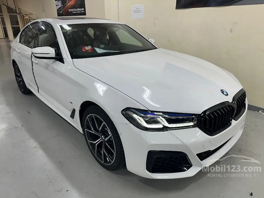 Jual Mobil BMW 520i 2023 M Sport 2.0 di DKI Jakarta Automatic Sedan ...