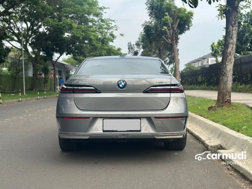 2023 BMW i7 xDrive60 Gran Lusso Sedan