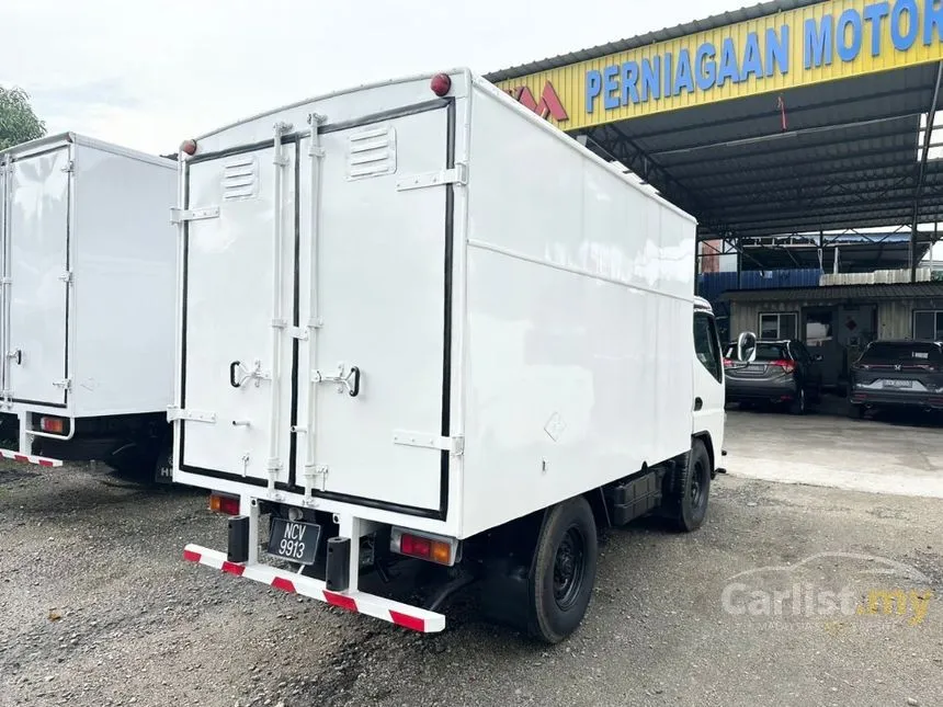 2013 Mitsubishi Fuso canter FE71PB Lorry