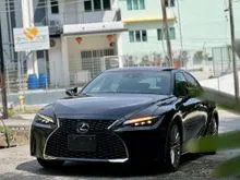 Black Version L - 2022 Lexus IS300 2.0