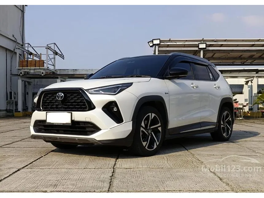 2023 Toyota Yaris Cross S HV SUV