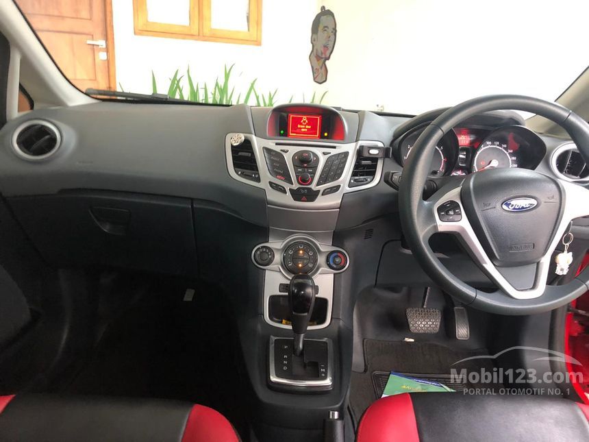 Jual Mobil  Ford  Fiesta  2010 Trend 1 4 di Yogyakarta 