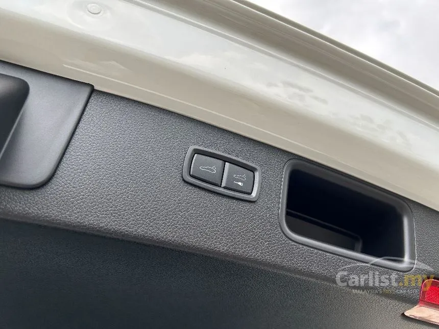 2022 Porsche Macan SUV