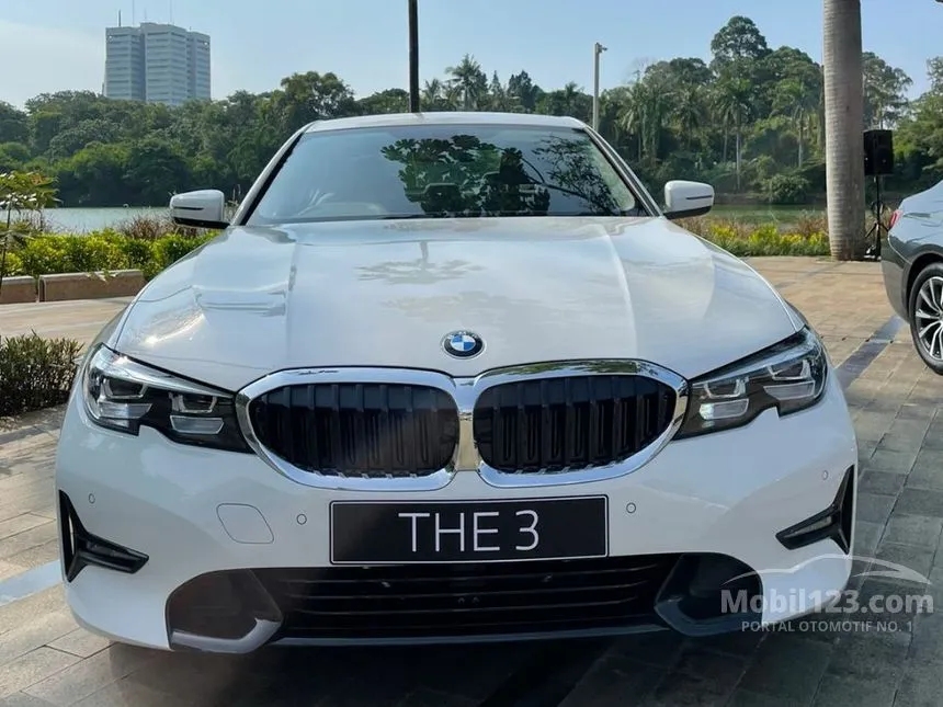 Jual Mobil BMW 320i 2022 Dynamic 2.0 di DKI Jakarta Automatic Sedan ...