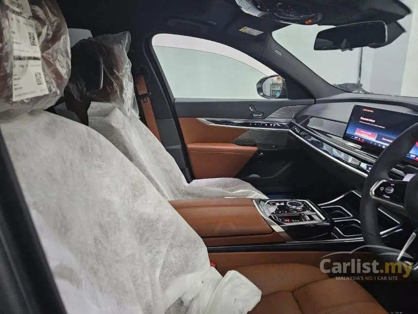 2024 BMW 750e xDrive M Sport Pure Excellence Sedan