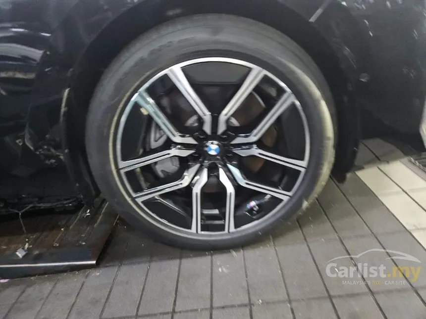 2024 BMW 750e xDrive M Sport Pure Excellence Sedan