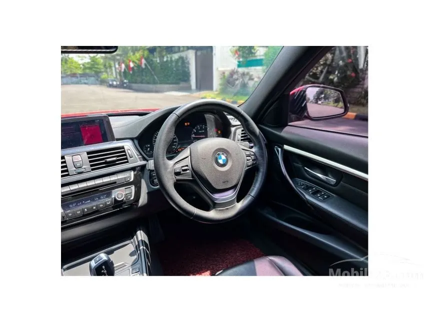 2018 BMW 320i Luxury Sedan