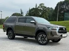 2025 Toyota Hilux 2.4 V Dual Cab Pickup  4X4 (FULL SERVICE RECORD UMW TOYOTA MALAYSIA 1K KM ONLY SUPER LOW MILEAGE LIKE NEW CAR  ) NO OFF ROAD USE
