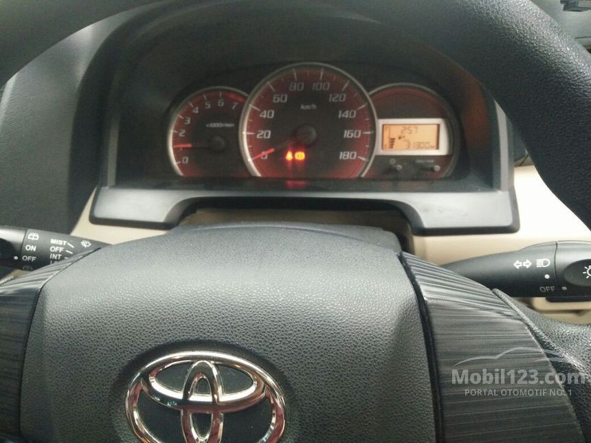 2015 Toyota Avanza E MPV
