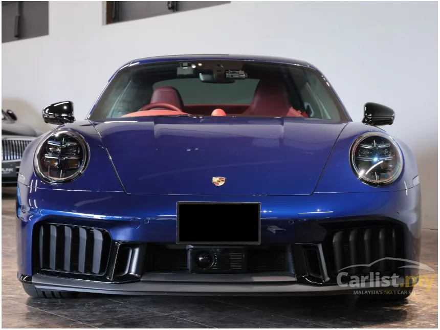 2025 Porsche 911 Carrera 4 GTS Coupe