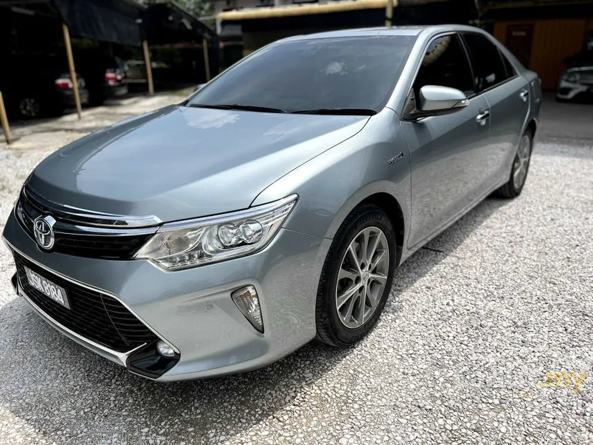 2017 Toyota Camry Hybrid Luxury Sedan