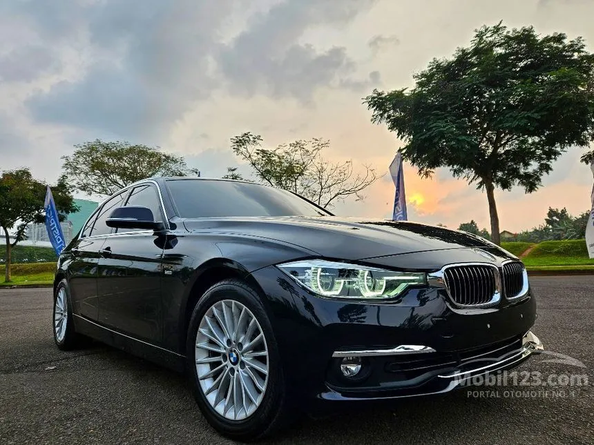 2018 BMW 320i Luxury Sedan