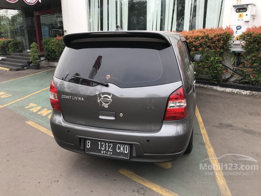  Jual  Mobil Nissan Grand  Livina  2013 SV 1 5 di Jawa Barat 