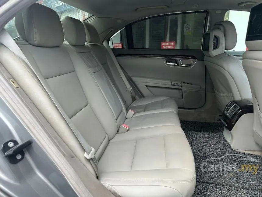 2011 Mercedes-Benz S300L Sedan