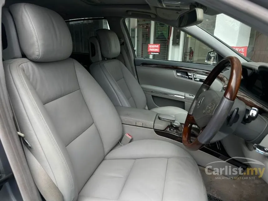 2011 Mercedes-Benz S300L Sedan