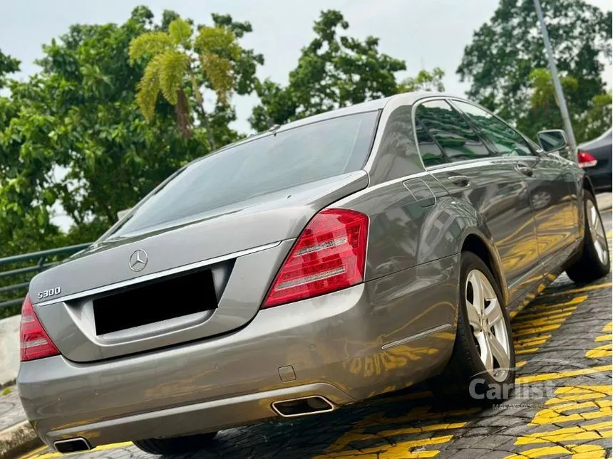 2011 Mercedes-Benz S300L Sedan