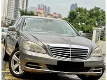 YEAR MADE 2011 MERCEDES-BENZ S300L 3.0 SEDAN ONE OWNER ORIGINAL LOW MILEAGE ON TIME SERVICE LUXURT LEATHER SEAT REVERSE SENSOR POWERBOOT