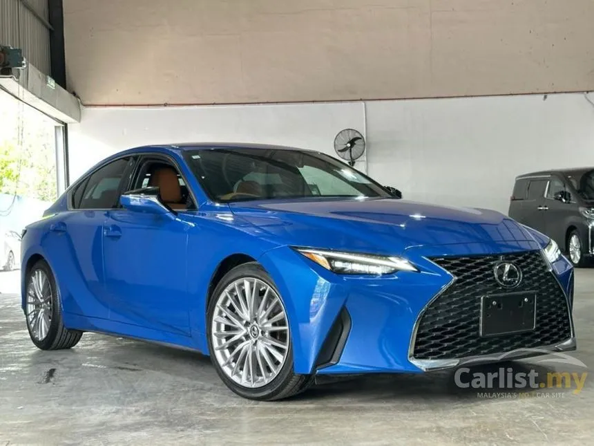 2020 Lexus IS 300 Luxury Sedan