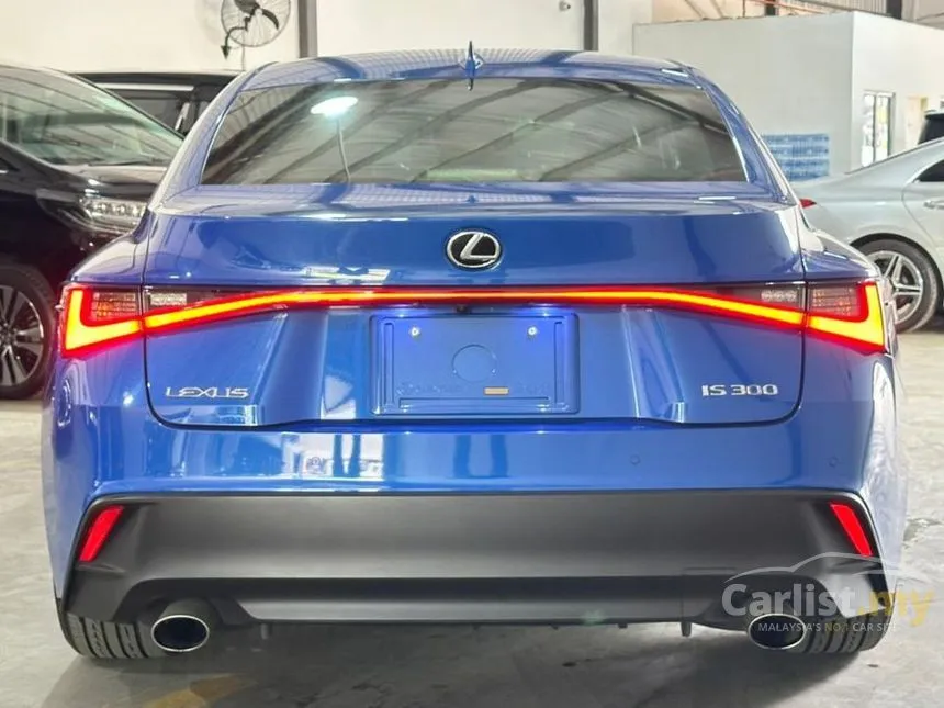2020 Lexus IS 300 Luxury Sedan