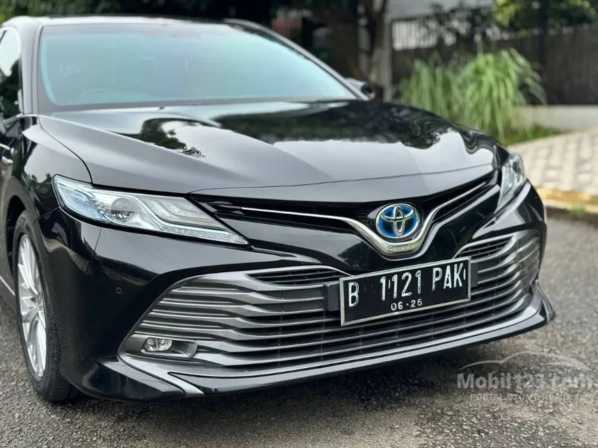 2021 Toyota Camry Hybrid Sedan