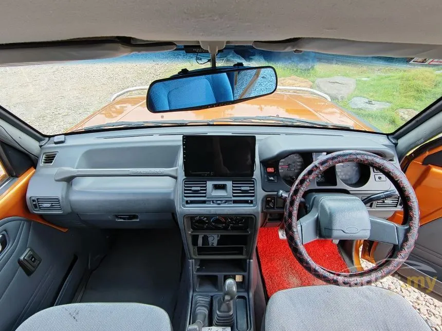 2002 Mitsubishi Pajero V31W SUV
