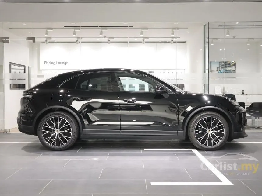 2025 Porsche Macan 4 SUV
