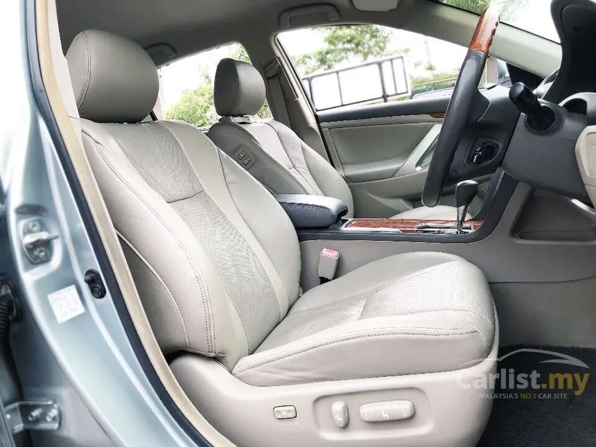 2010 Toyota Camry V Sedan