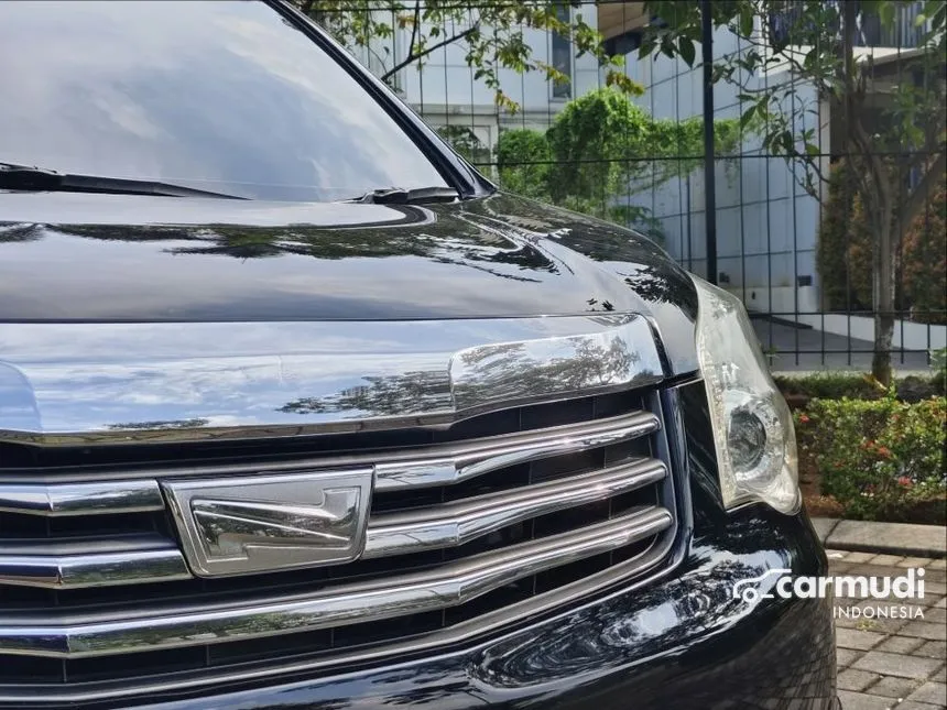 2013 Toyota NAV1 V MPV