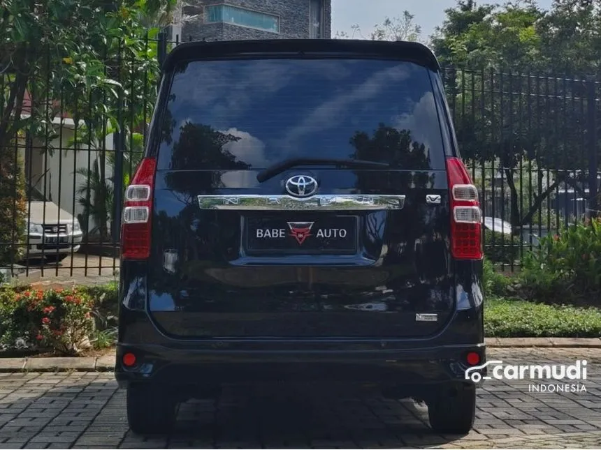 2013 Toyota NAV1 V MPV