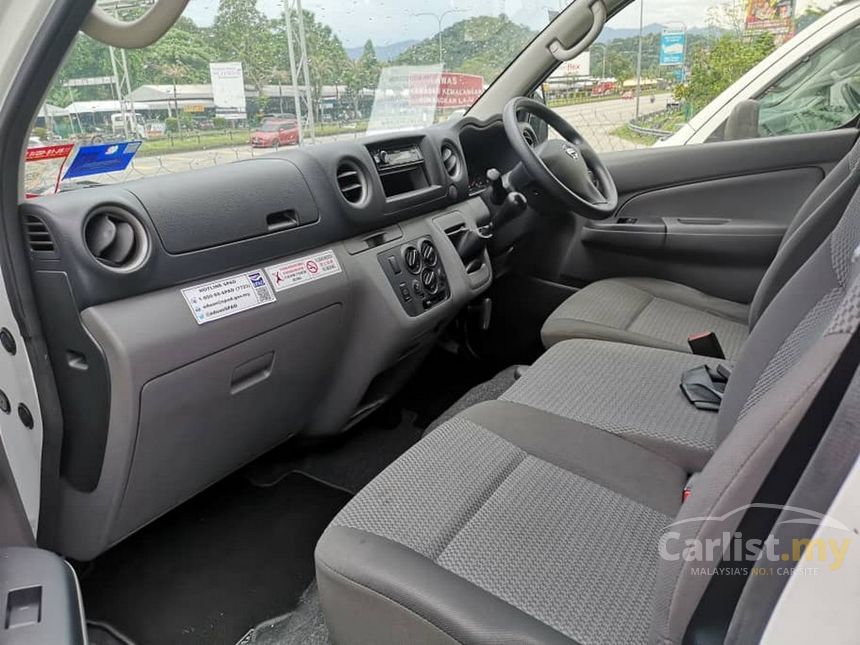 Nissan NV350 Urvan 2018 2.5 in Kuala Lumpur Manual Van White for RM