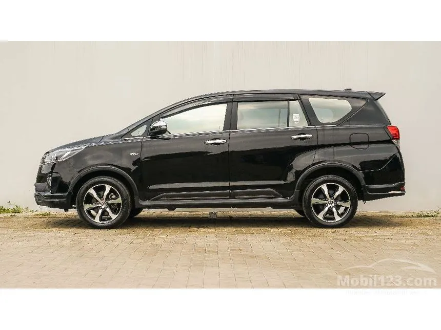 2022 Toyota Kijang Innova Venturer MPV