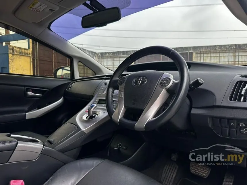 2014 Toyota Prius Luxury Hatchback