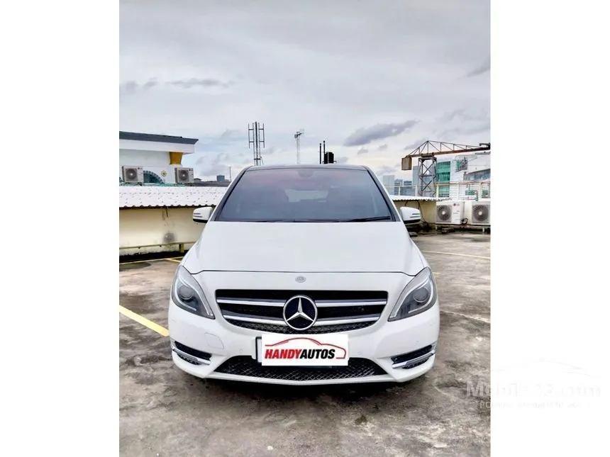 2013 Mercedes-Benz B200 Sport Hatchback