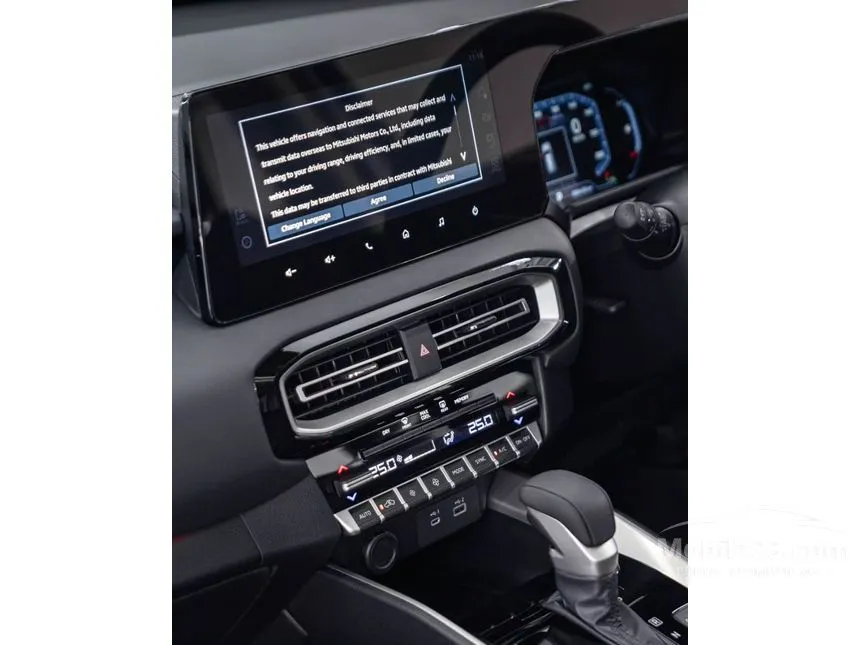 2026 Mitsubishi Destinator Ultimate Premium (Quartz White Pearl) SUV
