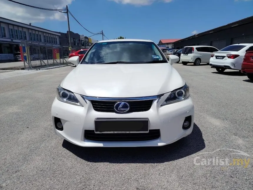 2011 Lexus CT 200h Luxury Hatchback