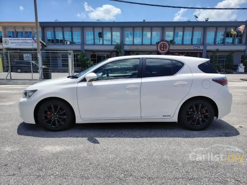 2011 Lexus CT 200h Luxury Hatchback