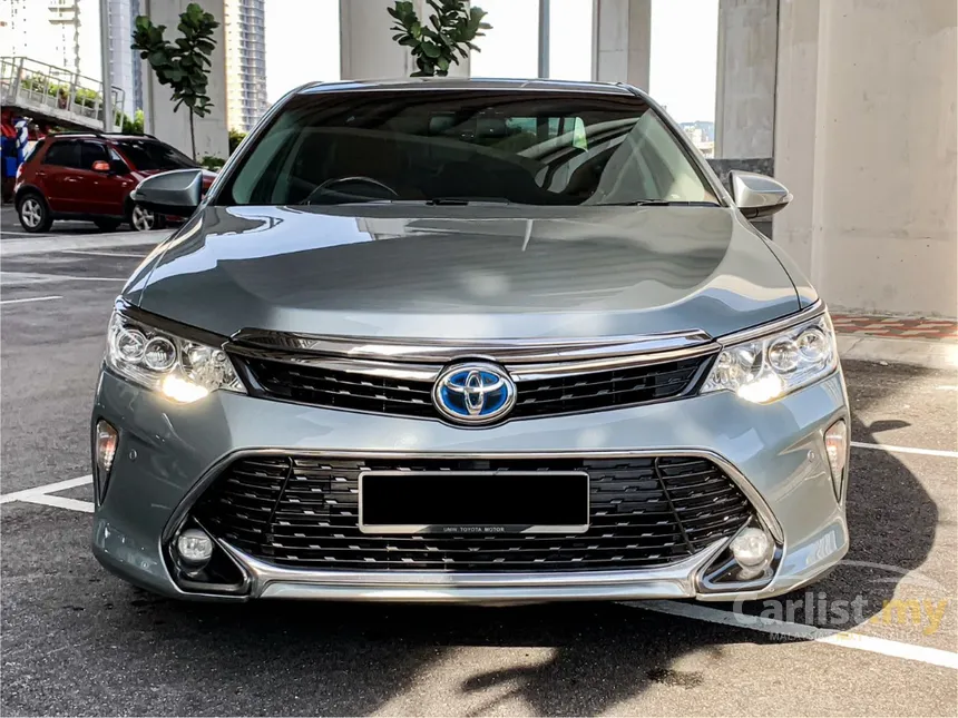 2018 Toyota Camry Hybrid Luxury Sedan