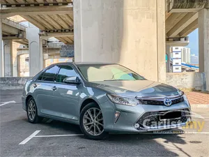 2018 Toyota Camry 2.5 Hybrid Luxury Sedan