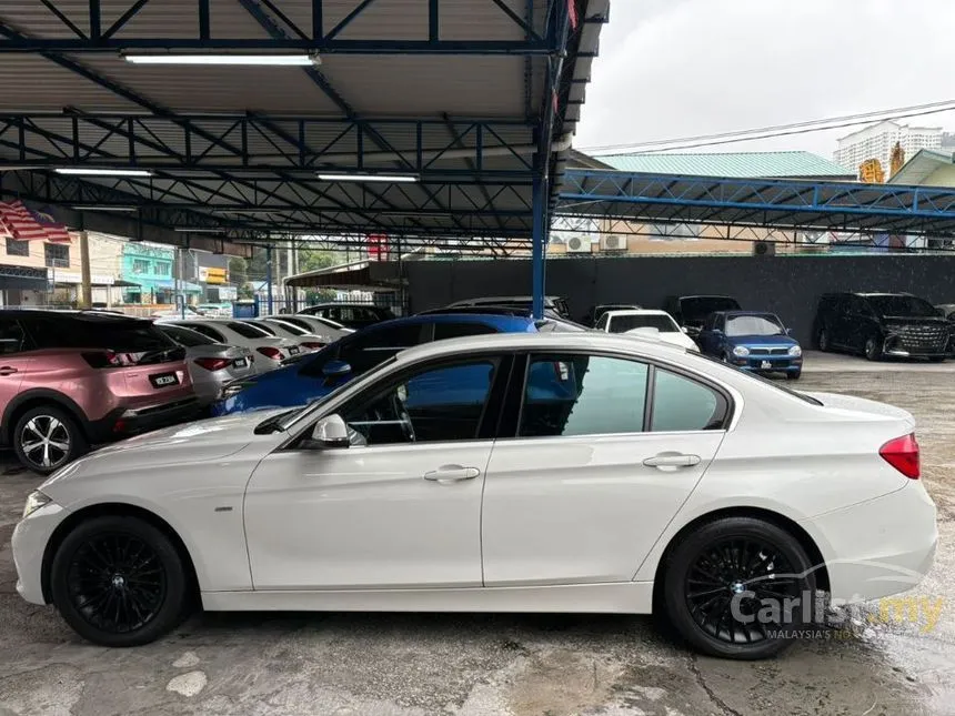 2017 BMW 318i Luxury Sedan
