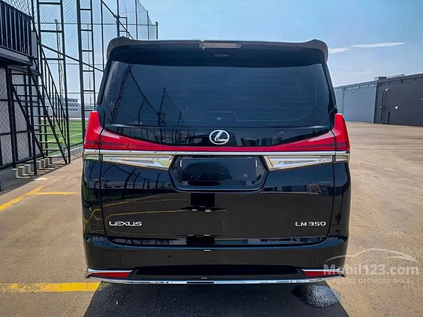 2022 Lexus LM 350 7 Seater MPV