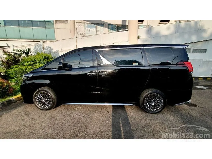 2020 Lexus LM 350 4 Seater MPV