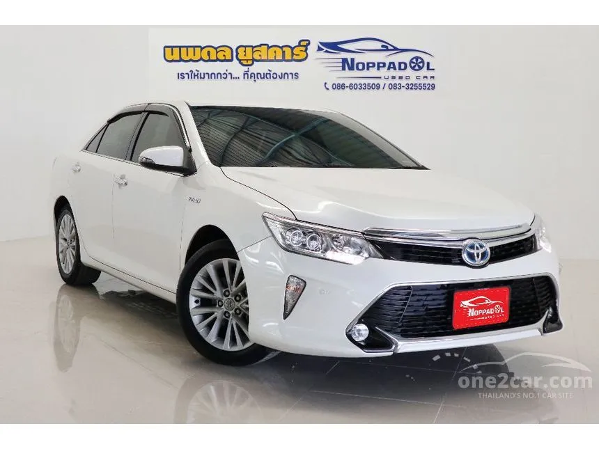2017 Toyota Camry Hybrid Sedan
