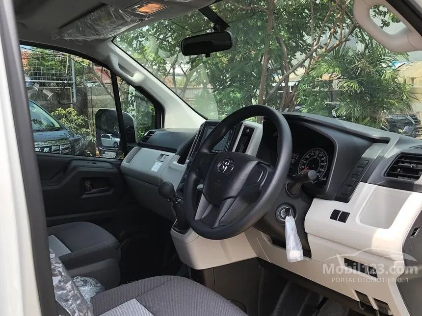 2025 Toyota Hiace Premio Van