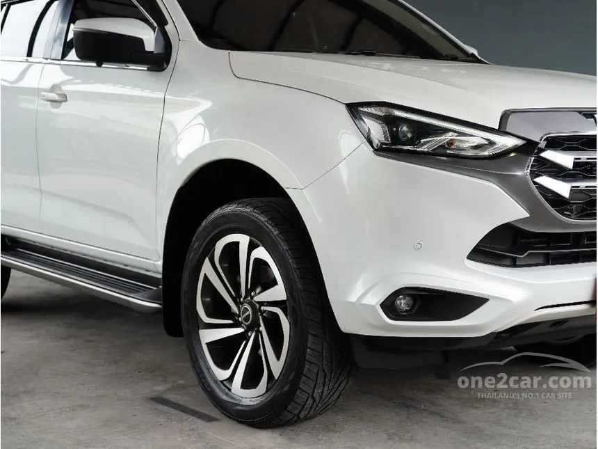 2022 Isuzu MU-X Ultimate SUV